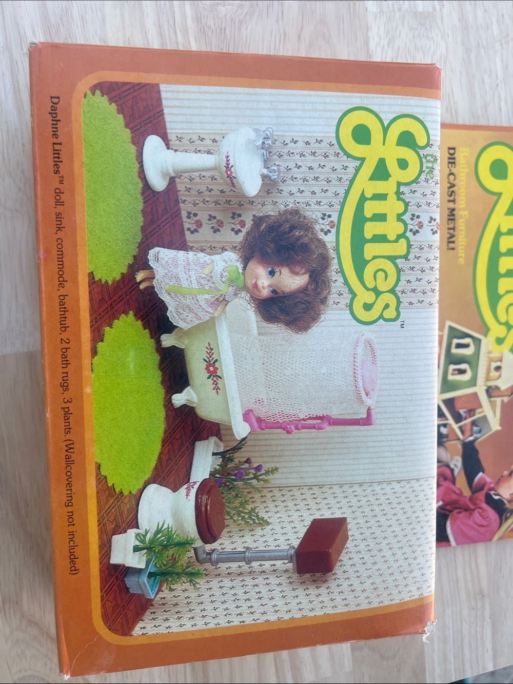 The Littles Bathroom Dollhouse Furniture Set in Sealed Box Daphne - Picture 3 of 9